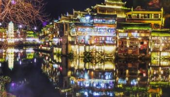 Vẻ đẹp tiên cảnh của Phượng Hoàng cổ trấn giữa Trung Hoa phồn thịnh